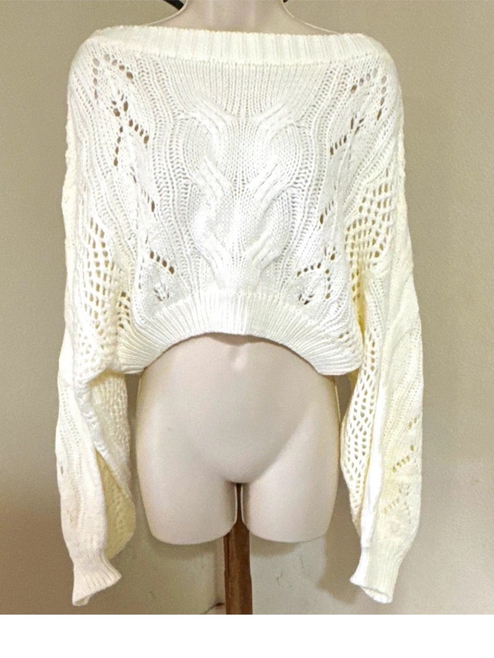 Hera Collection Women’s Cream Cable Knit Boat Neck Cropped Sweater Size L
